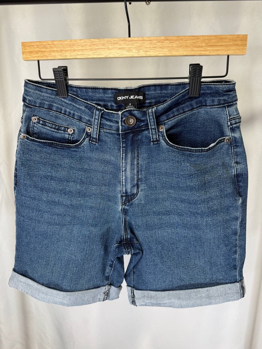 DKNY Jeans Women’s Size 4 Denim Shorts Blue Cuffed Hem Mid Rise Stretch
